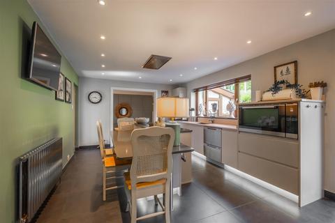 11 Vine Close, Clifton, Brighouse, HD6 4JS