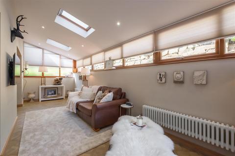 11 Vine Close, Clifton, Brighouse, HD6 4JS