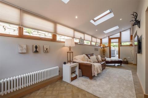 11 Vine Close, Clifton, Brighouse, HD6 4JS