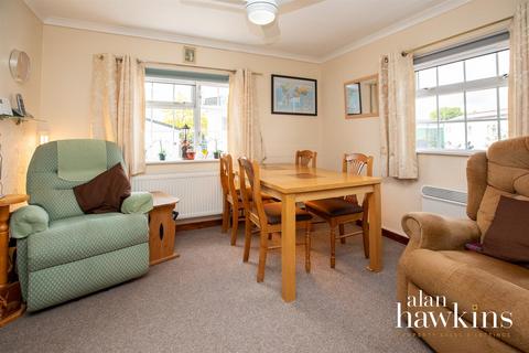 2 bedroom park home for sale, Lillybrook Estate, Lyneham