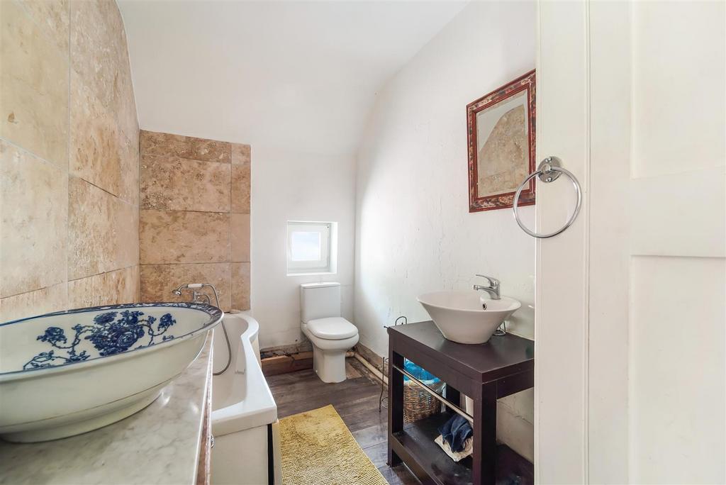 WHITE COTTAGE (11).jpg