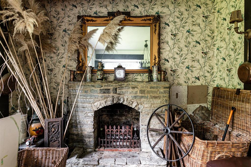 WHITE COTTAGE (24).jpg