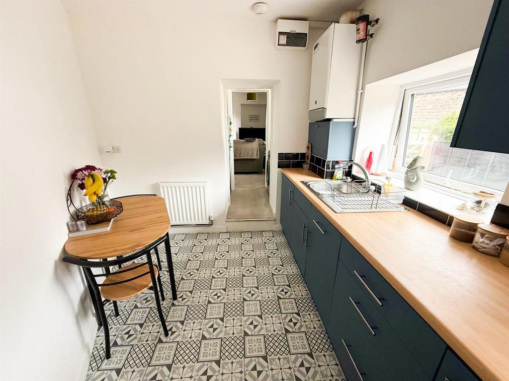 Two bedroom end terrace in Steeton (7).jpg