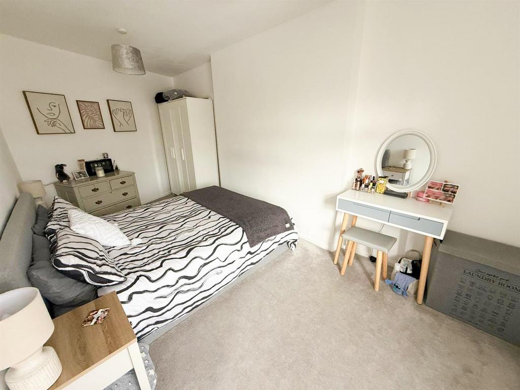 Two bedroom end terrace in Steeton (11).jpg