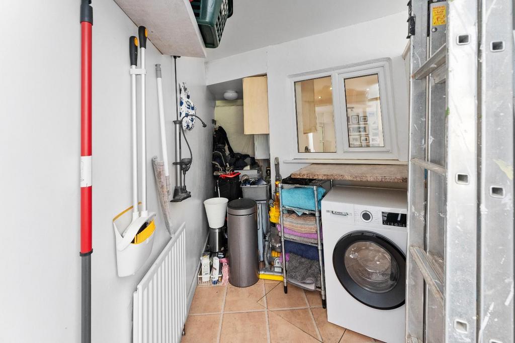 138 Claverham Road BS49 4 LQ 44.jpg