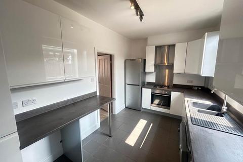 3 bedroom terraced house to rent, Bridge Street, Darton, Barnsley