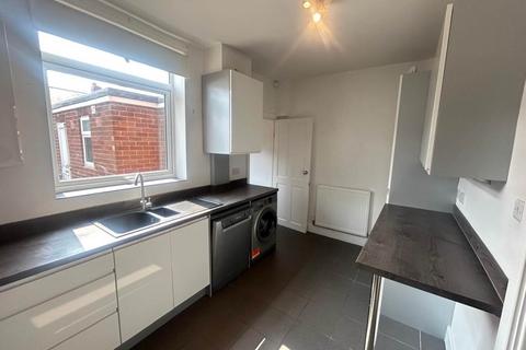 3 bedroom terraced house to rent, Bridge Street, Darton, Barnsley