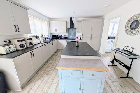 4 bedroom detached house for sale, Clos Clement, Five Road, Llanelli, SA15