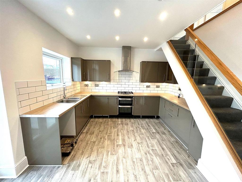 Dining kitchen 2.jpg