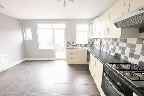 11 Bachelors Bench, Atherstone, CV9 2AP