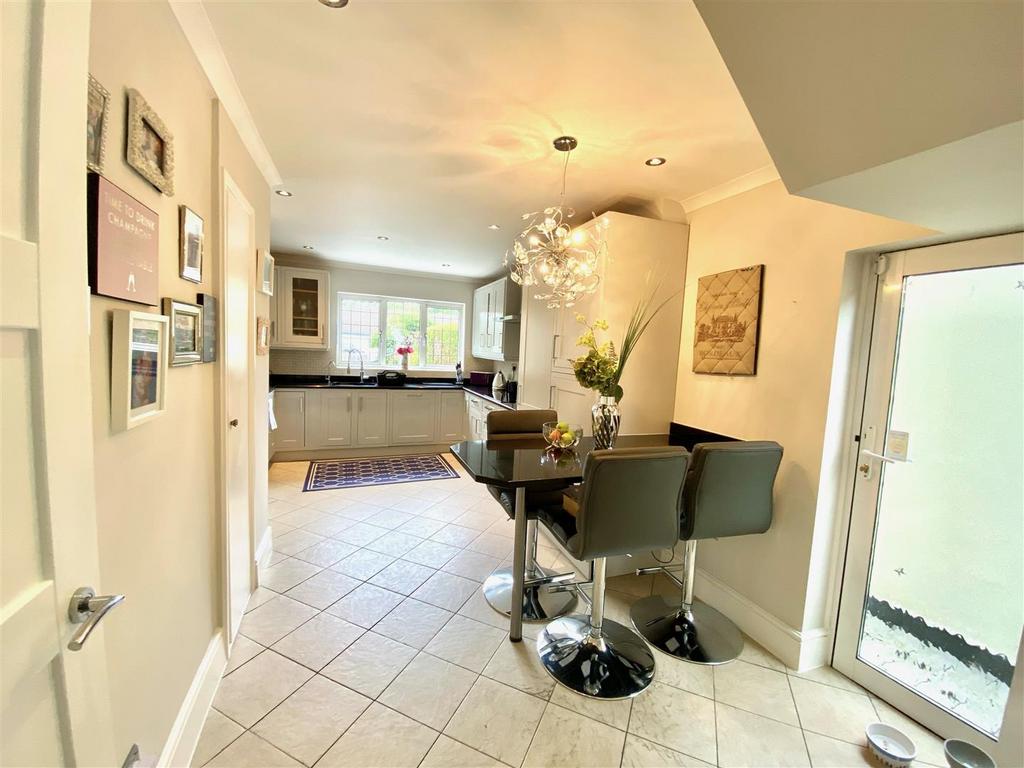 Kitchen1.jpg