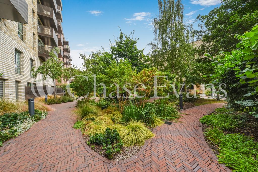 Elephant Park, Eleph