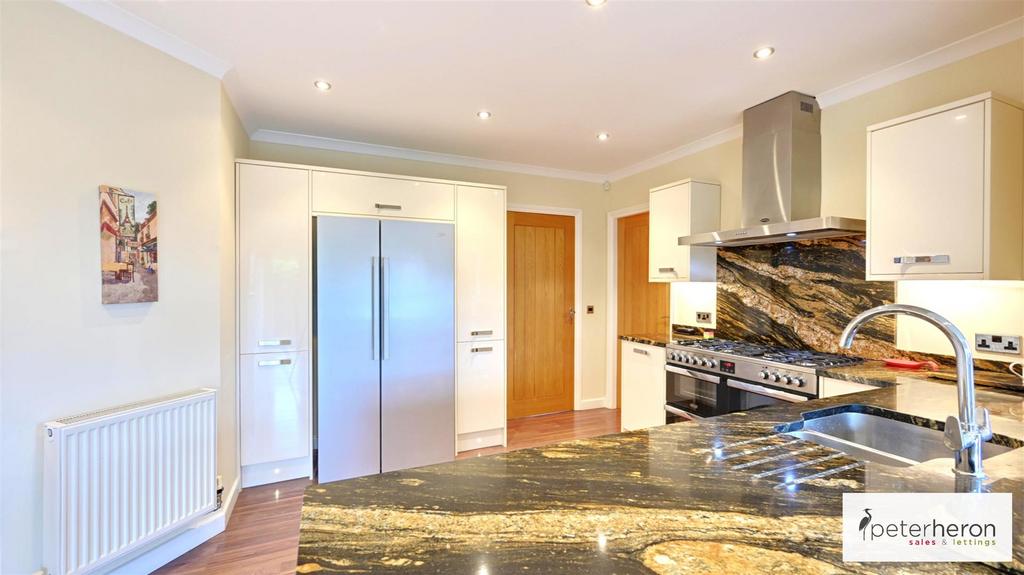 Kitchen/Diner & Family Area