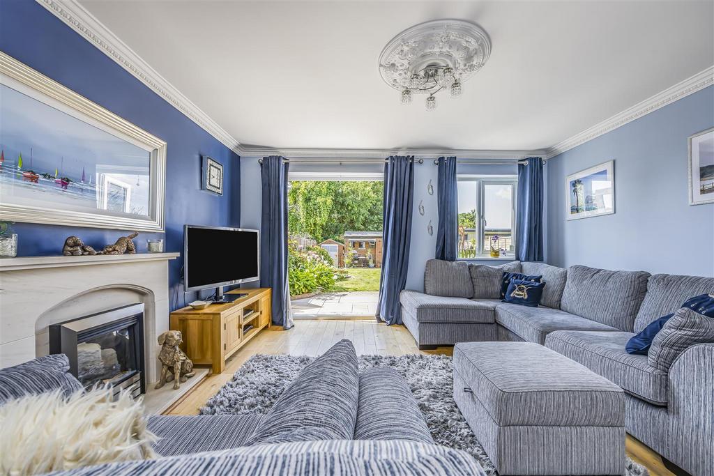 1 Sunnyfields, Central Road, Drayton-Portico Market