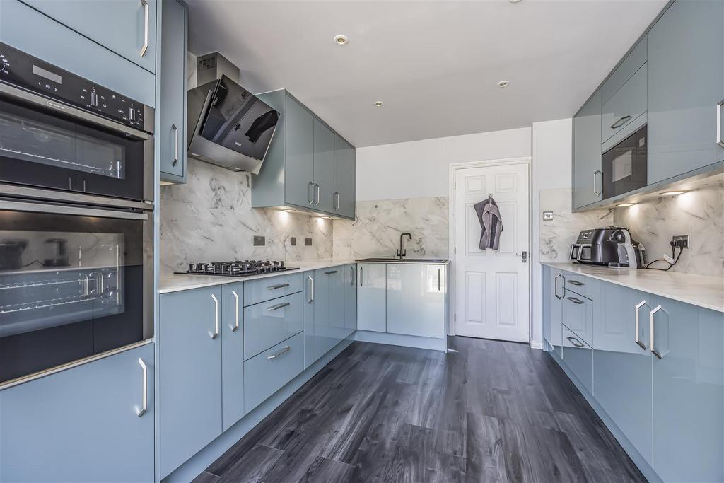1 Sunnyfields, Central Road, Drayton-Portico Market