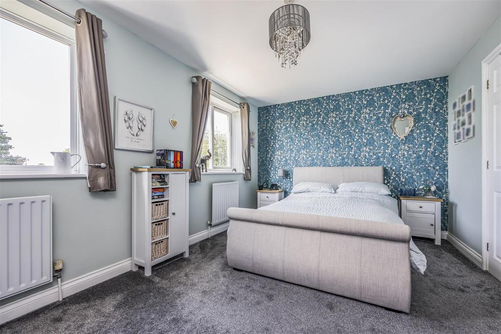 1 Sunnyfields, Central Road, Drayton-Portico Market
