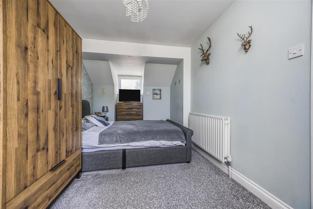 1 Sunnyfields, Central Road, Drayton-Portico Market