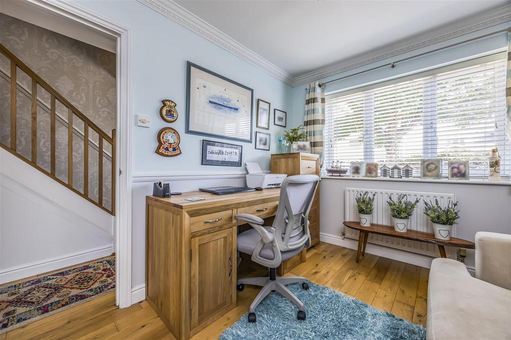 1 Sunnyfields, Central Road, Drayton-Portico Market