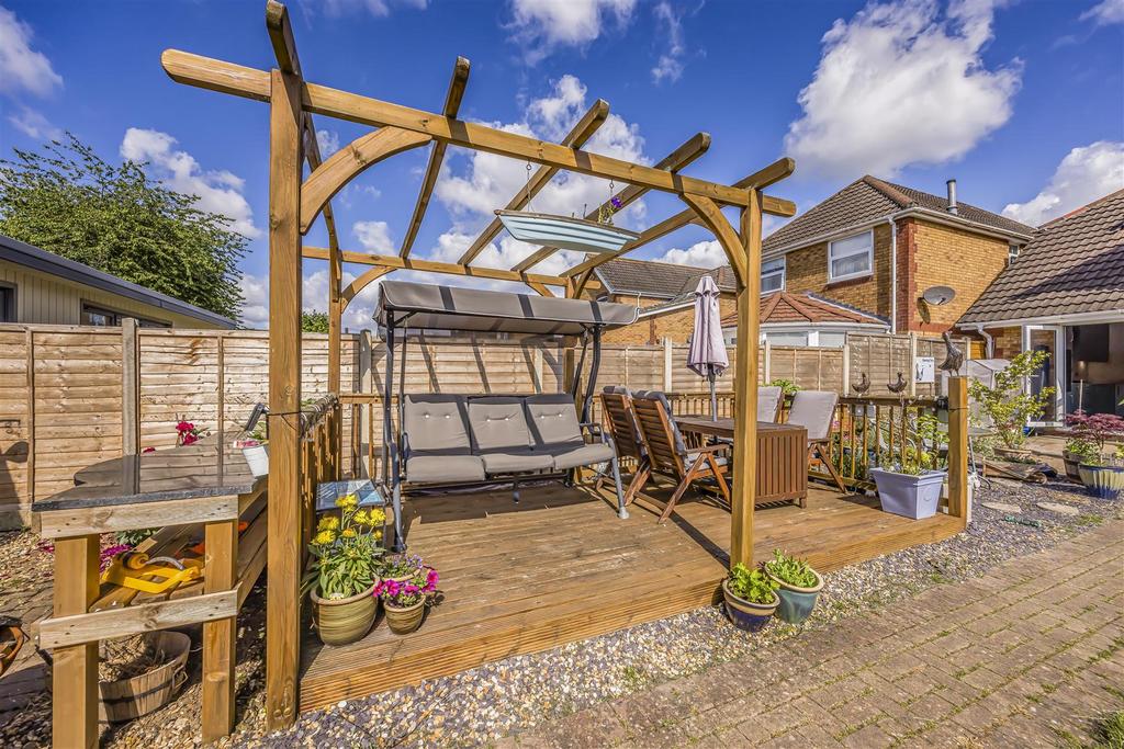 1 Sunnyfields, Central Road, Drayton-Portico Market