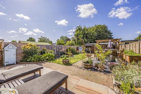 1, Sunnyfields Central Road, Portsmouth, PO6 1QQ