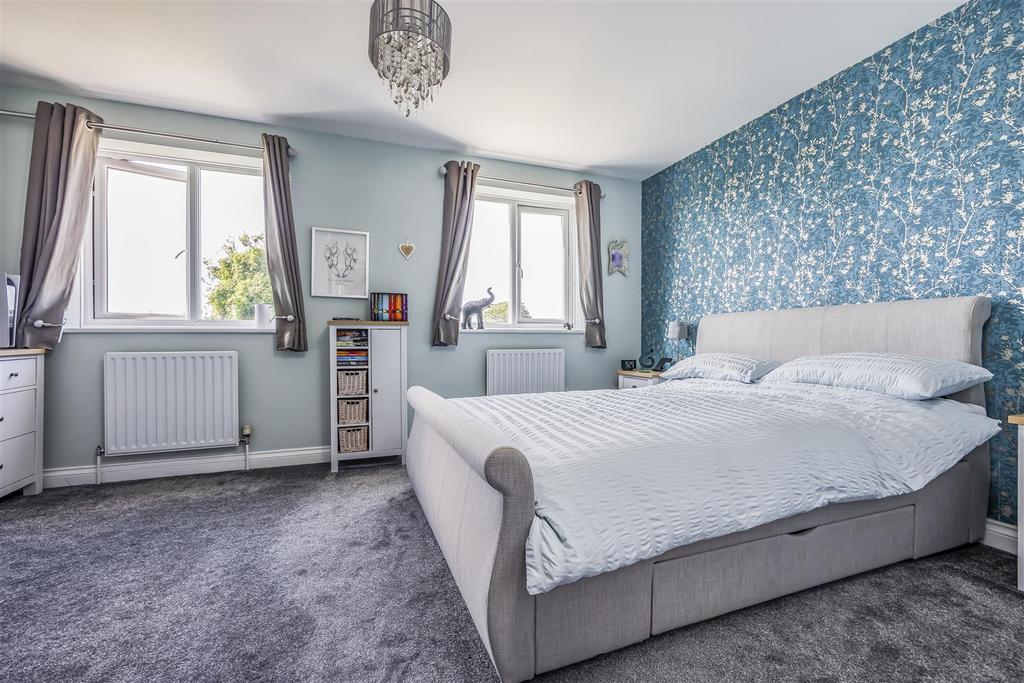 1 Sunnyfields, Central Road, Drayton-Portico Market