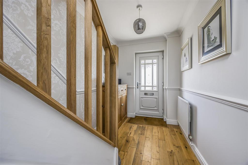 1 Sunnyfields, Central Road, Drayton-Portico Market