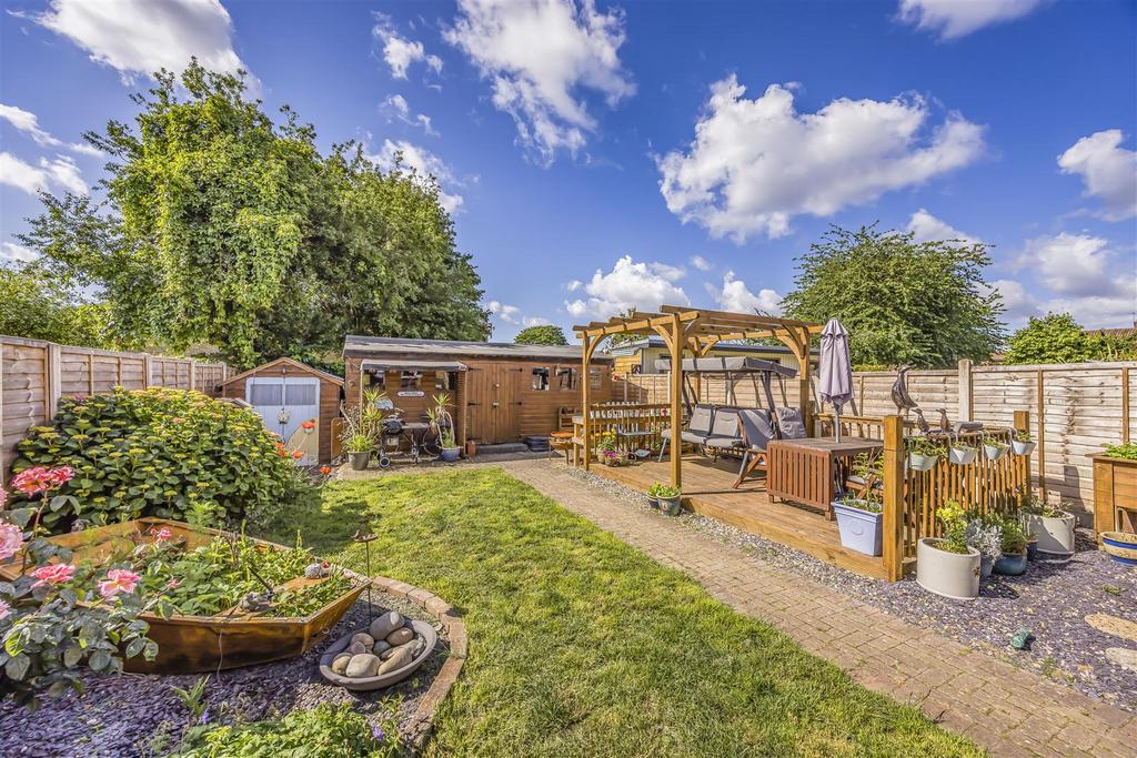 1 Sunnyfields, Central Road, Drayton-Portico Market