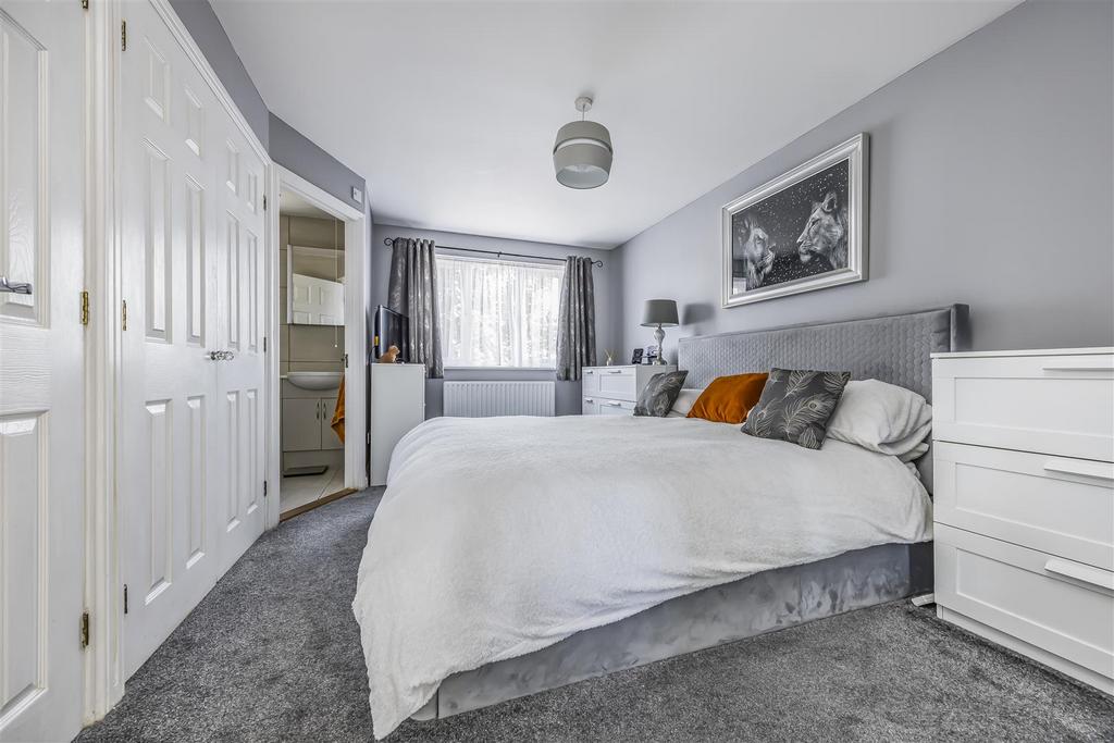 1 Sunnyfields, Central Road, Drayton-Portico Market
