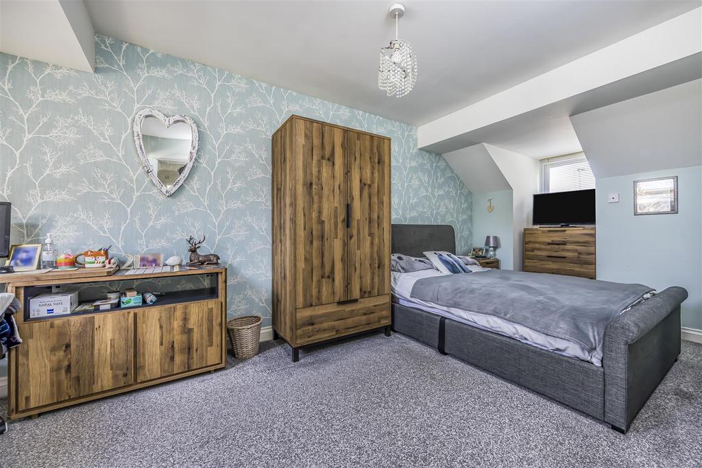 1 Sunnyfields, Central Road, Drayton-Portico Market
