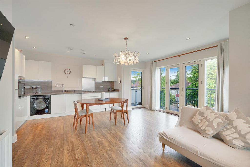 Flat 61, Maven Court - Dzw7 M2 L6 VI3g0 A5 Y1 AJB.jpg