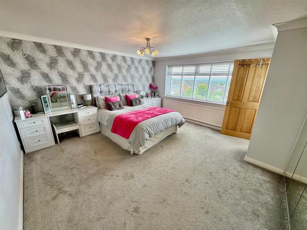 Bedroom 1.jpg