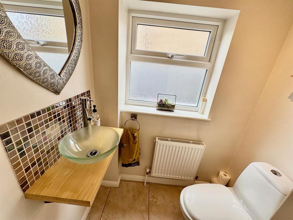 Downstairs toilet.jpg