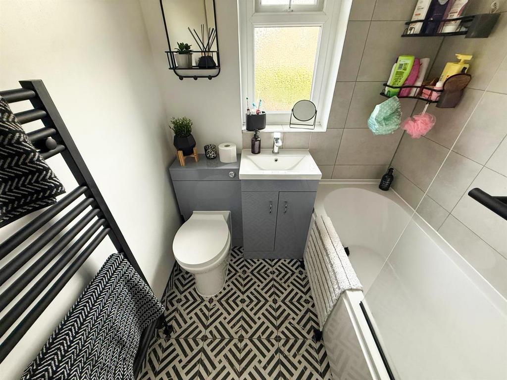 Three Bed Terraced Silsden (18).jpg