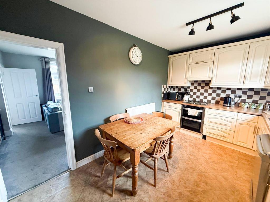 Three Bed Terraced Silsden (25).jpg