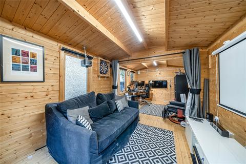 37 Sutton Close, Pinner, HA5 2JX