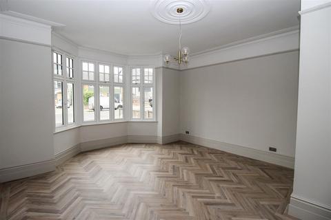 32 Crowstone Avenue, Westcliff-on-sea, SS0 8HU