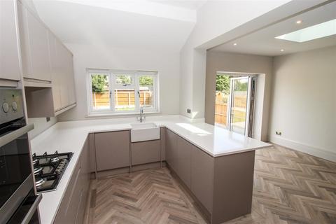 32 Crowstone Avenue, Westcliff-on-sea, SS0 8HU