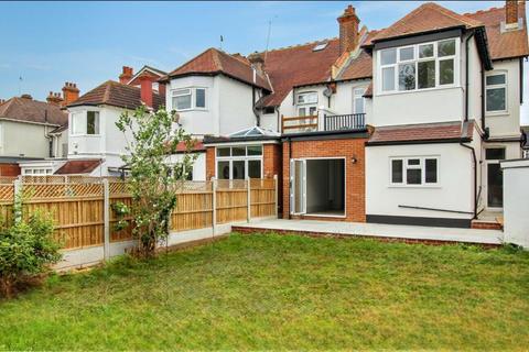 32 Crowstone Avenue, Westcliff-on-sea, SS0 8HU