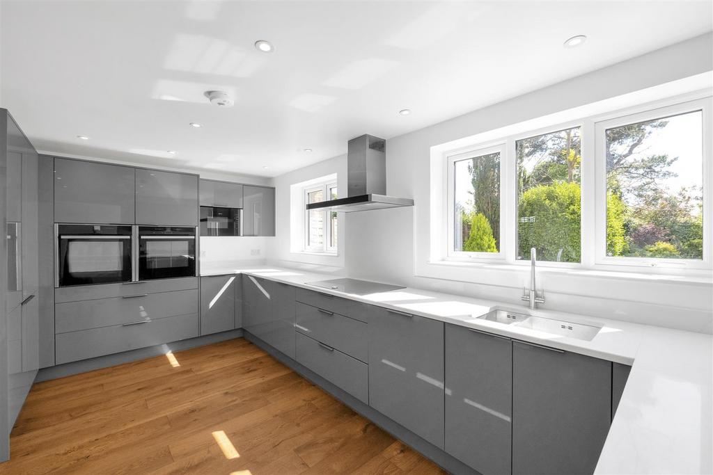 15-Roundwood-park-02.jpg