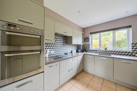 2 bedroom retirement property for sale, Edinburgh Gate, Denham Garden Village, Denham, Buckinghamshire, UB9