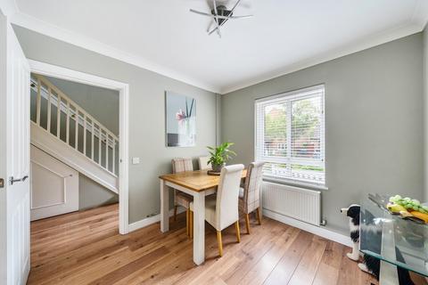 2 bedroom retirement property for sale, Edinburgh Gate, Denham Garden Village, Denham, Buckinghamshire, UB9