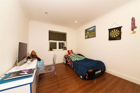 3 bedroom flat for sale, Kingsgate Avenue, Finchley