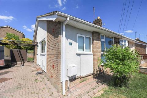 2 bedroom bungalow to rent, Ashfield Avenue, Raunds