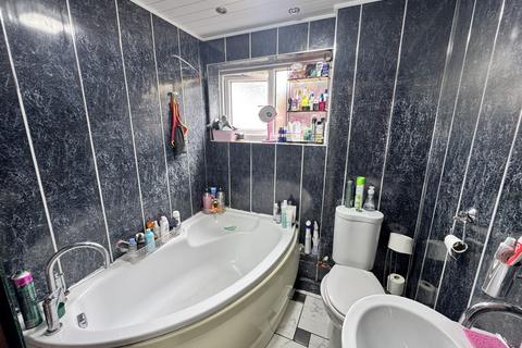 2 bedroom ground floor flat for sale, Pink Bank Lane, Longsight