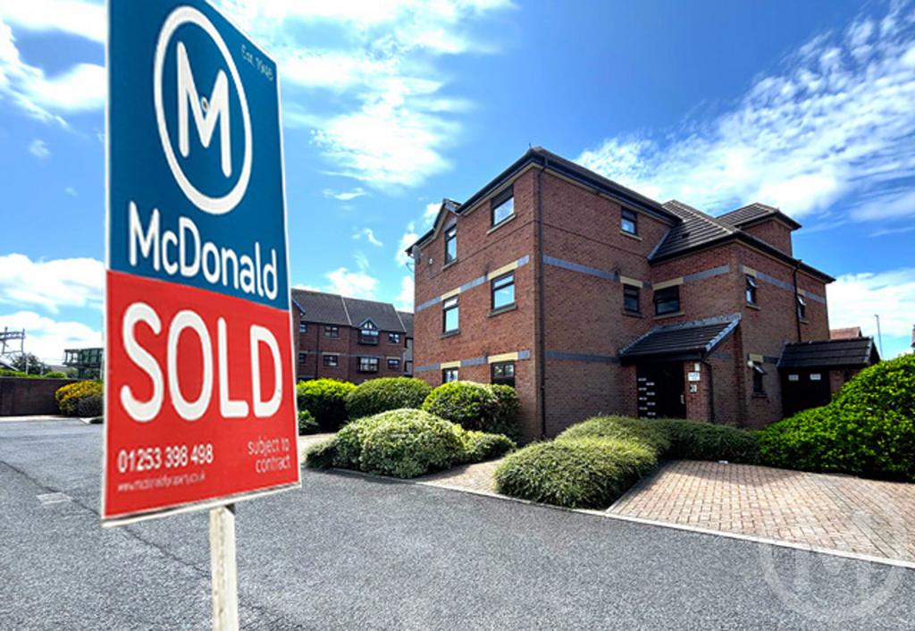 7 henley - SOLD