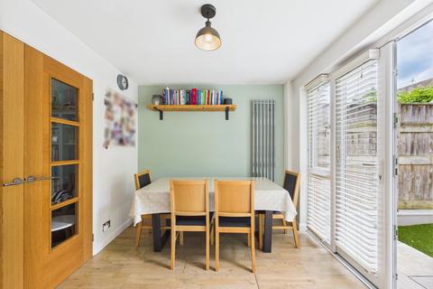 16, Butler Court Byron Close, Marlow, SL7 1UE
