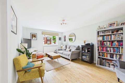 16, Butler Court Byron Close, Marlow, SL7 1UE
