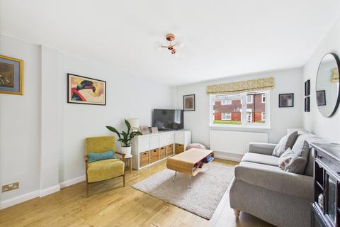 16, Butler Court Byron Close, Marlow, SL7 1UE