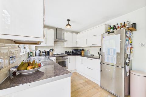 16, Butler Court Byron Close, Marlow, SL7 1UE