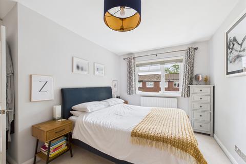 16, Butler Court Byron Close, Marlow, SL7 1UE